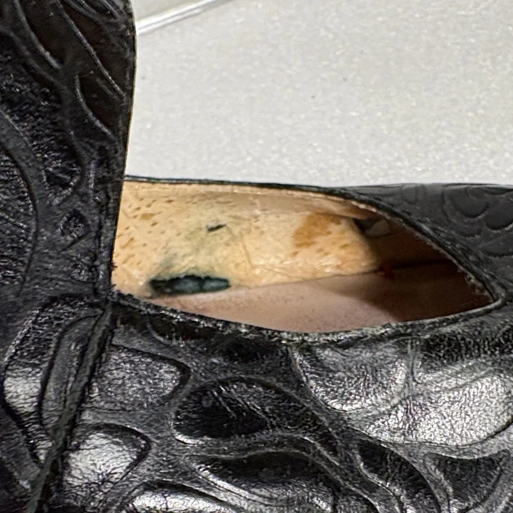 Alegria used but some life left. Eu37 Women's Black Embossed‎ Flats. Box 21